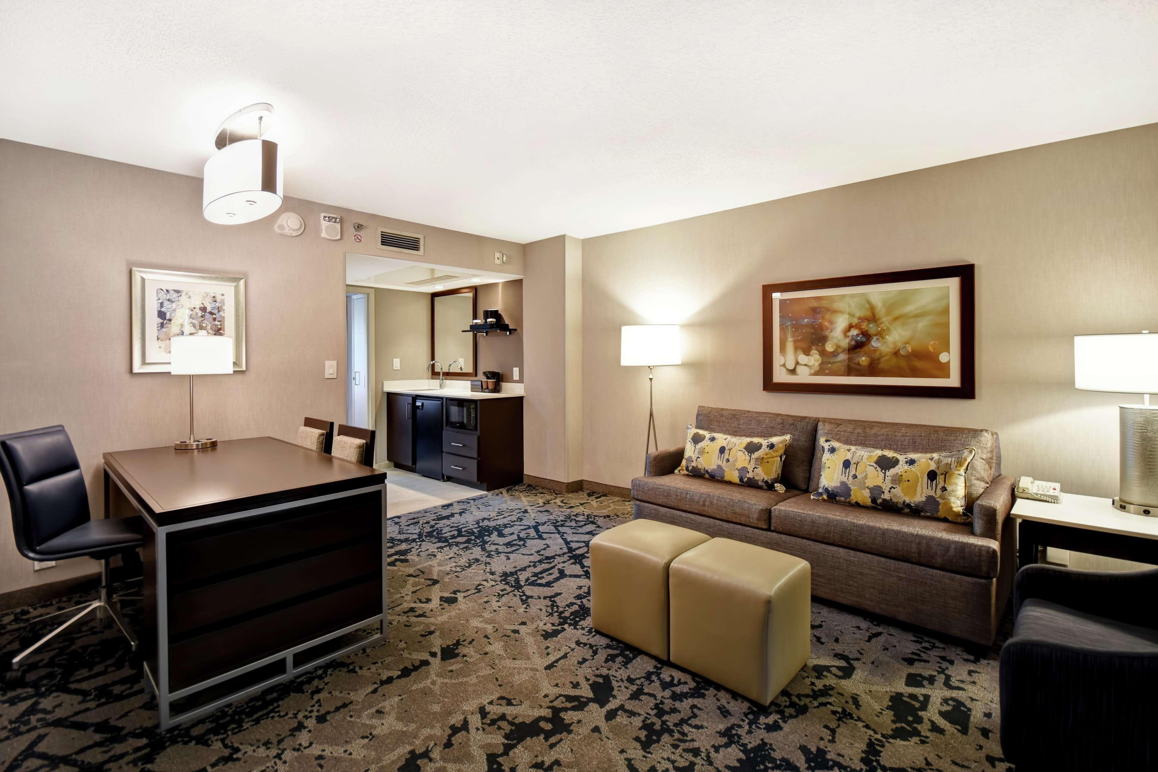 Embassy Suites By Hilton Raleigh Durham Research Triangle Кари Екстериор снимка