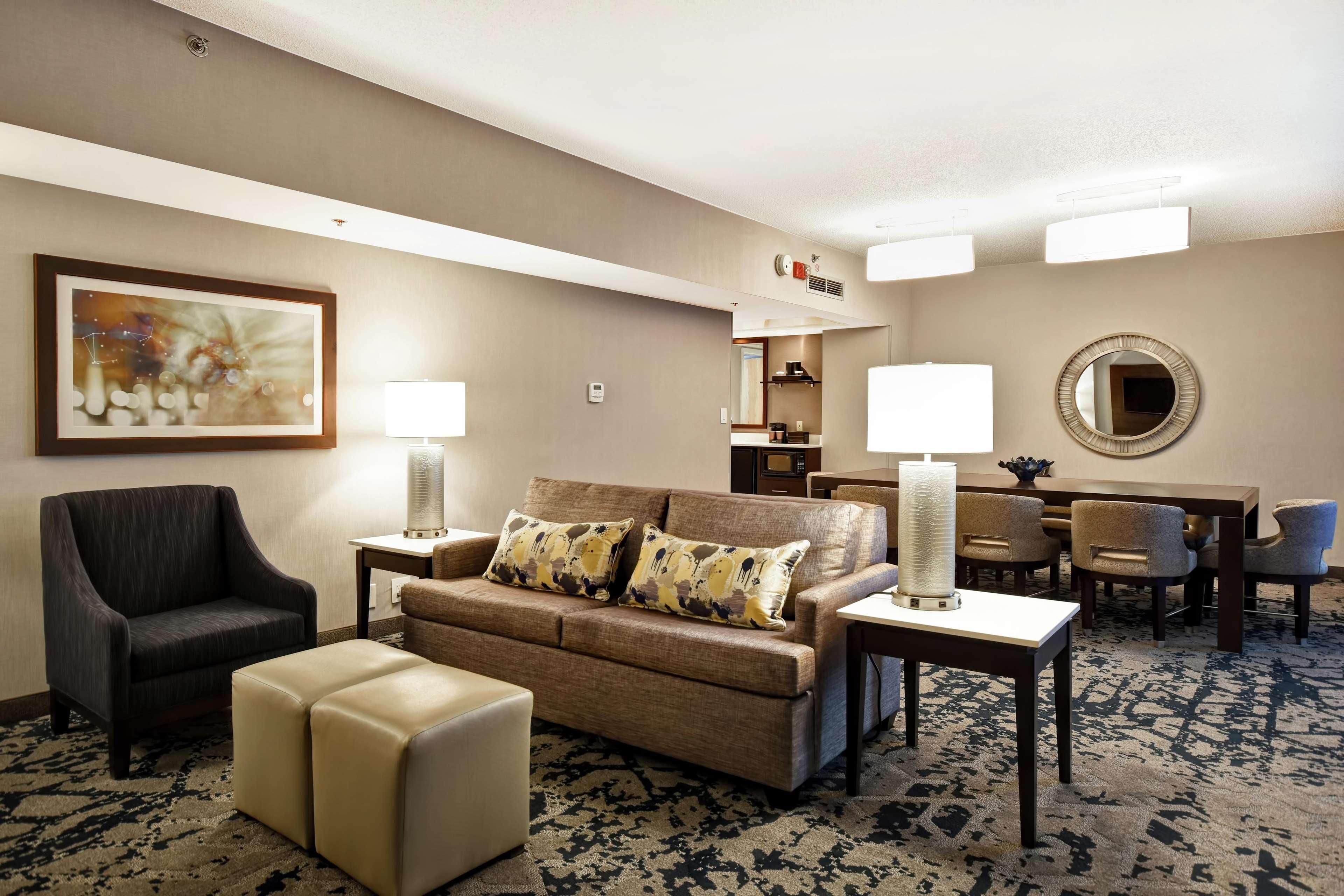 Embassy Suites By Hilton Raleigh Durham Research Triangle Кари Екстериор снимка