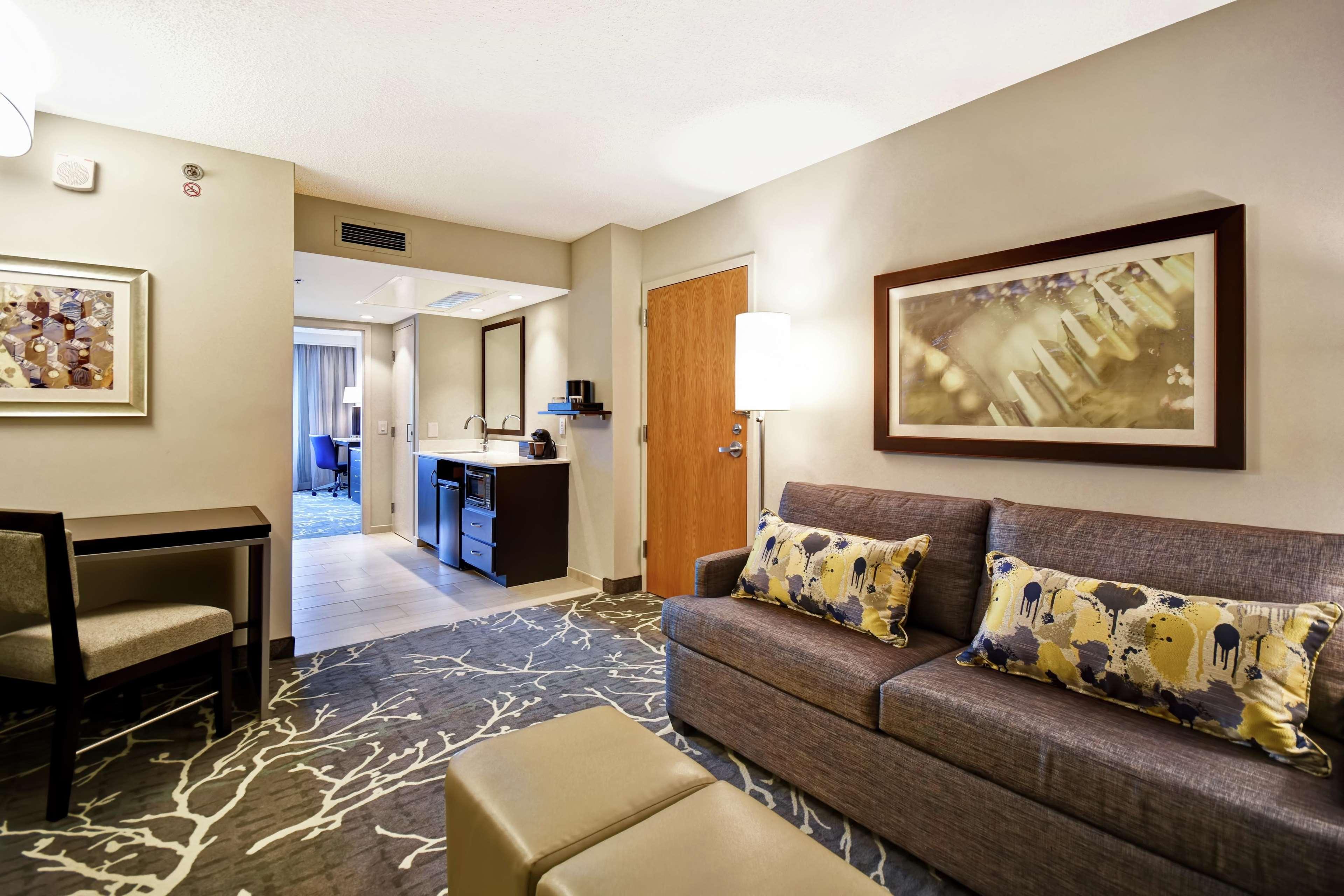Embassy Suites By Hilton Raleigh Durham Research Triangle Кари Екстериор снимка
