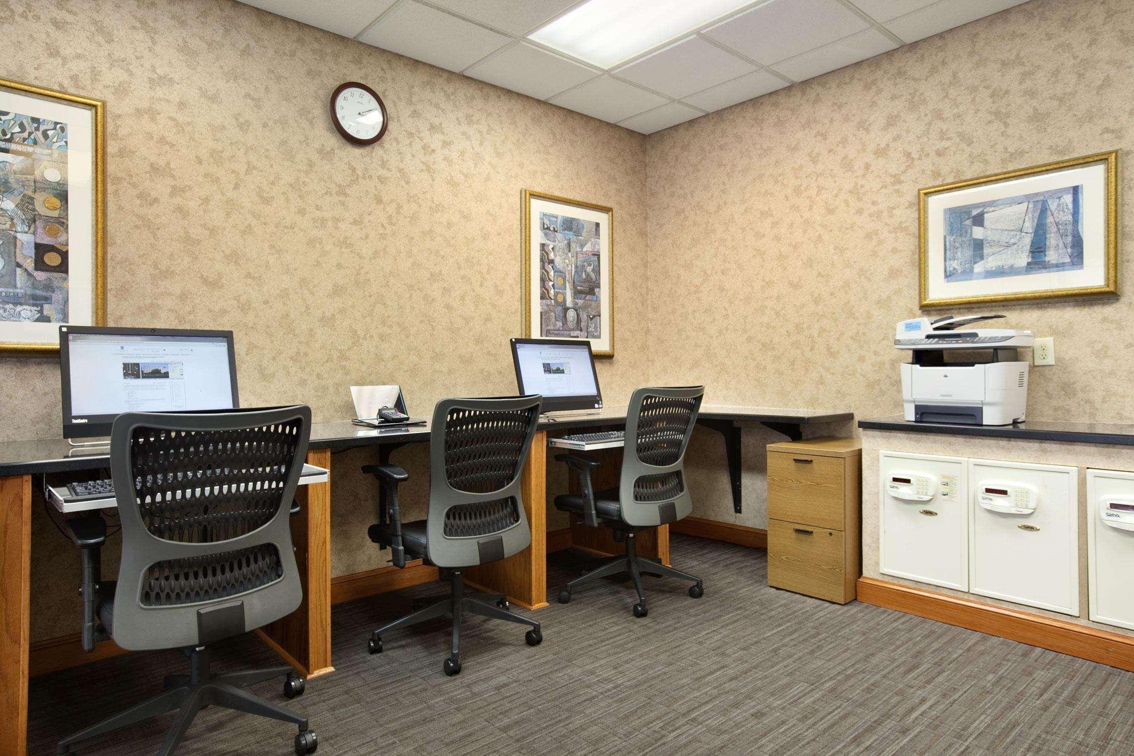 Embassy Suites By Hilton Raleigh Durham Research Triangle Кари Бизнес снимка