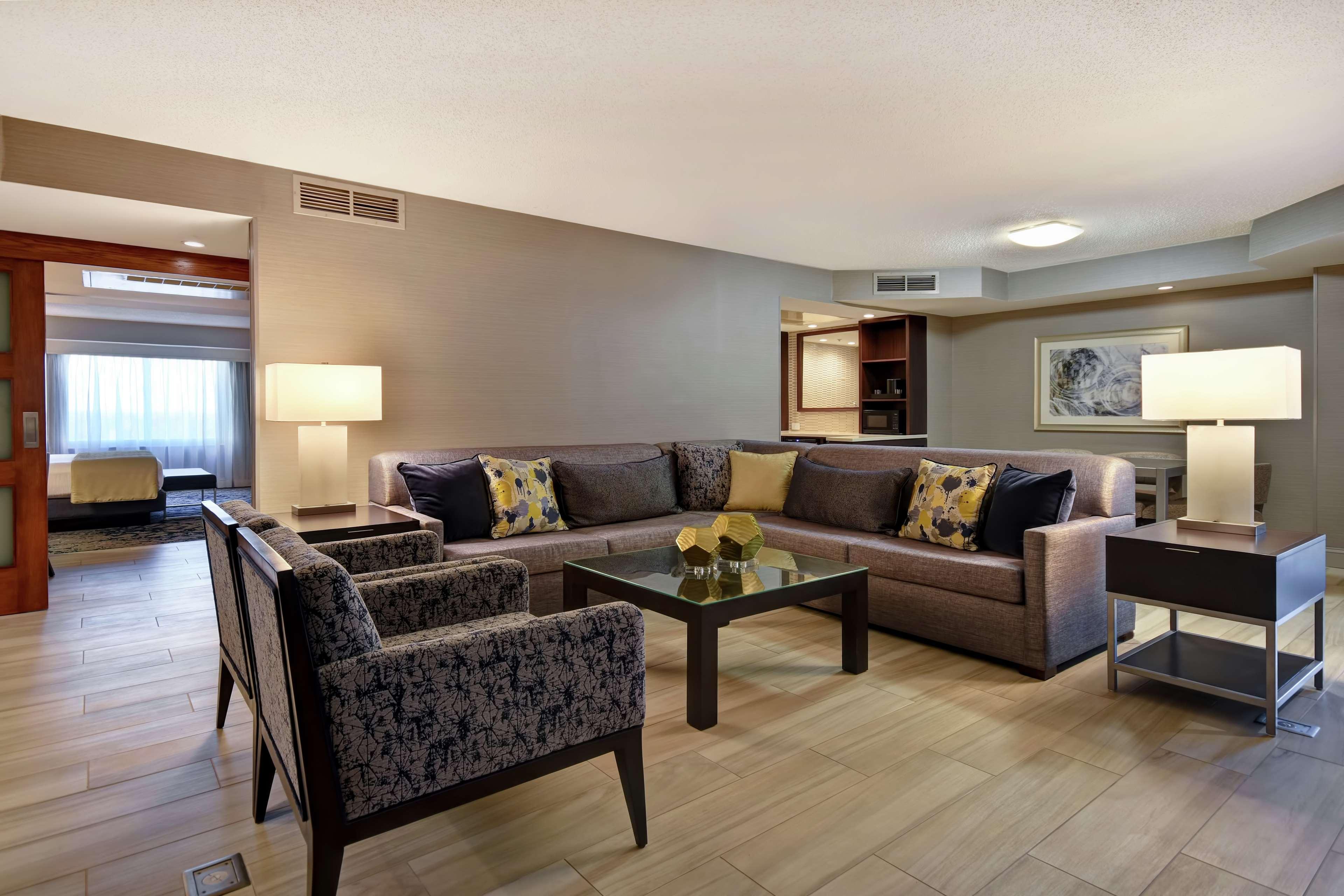Embassy Suites By Hilton Raleigh Durham Research Triangle Кари Екстериор снимка