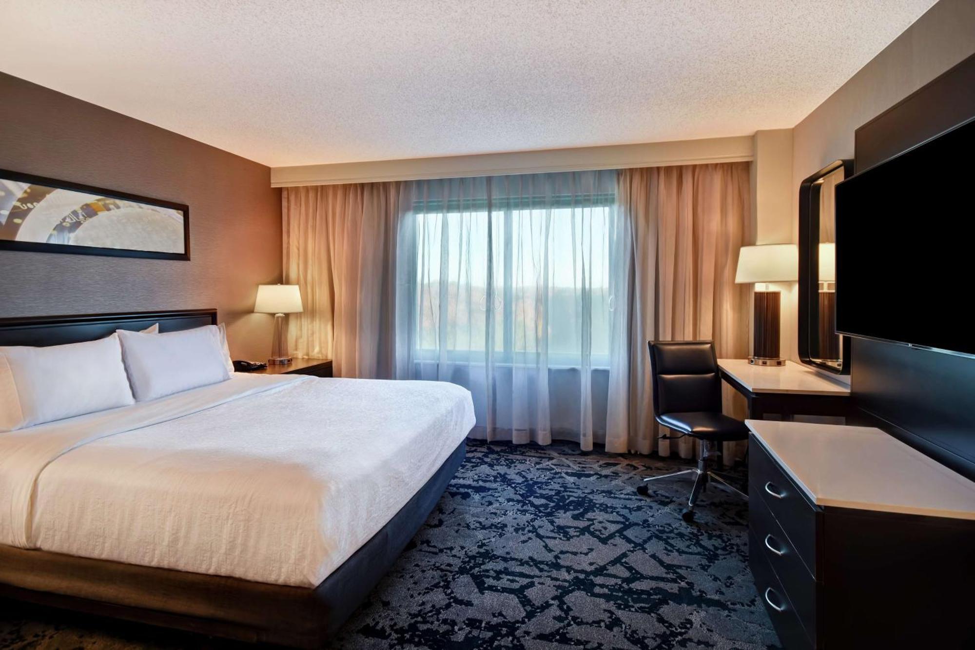 Embassy Suites By Hilton Raleigh Durham Research Triangle Кари Екстериор снимка